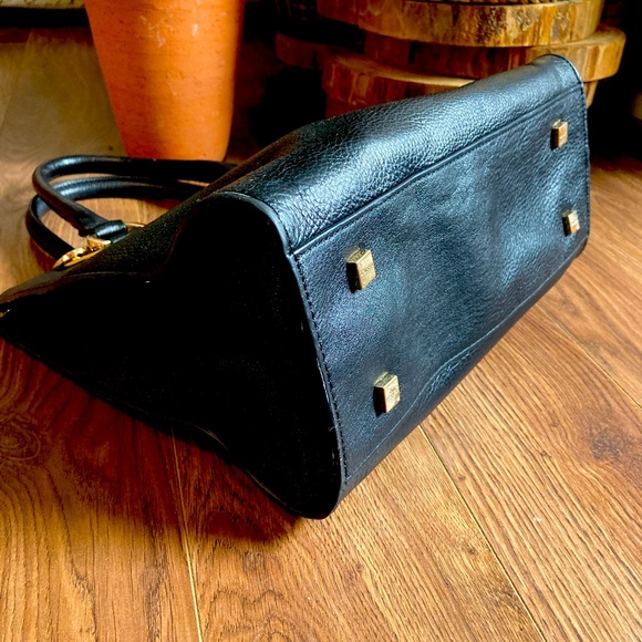 Danier Sage" metal black leather satchel with gold trimmings - Picture 5 of 16